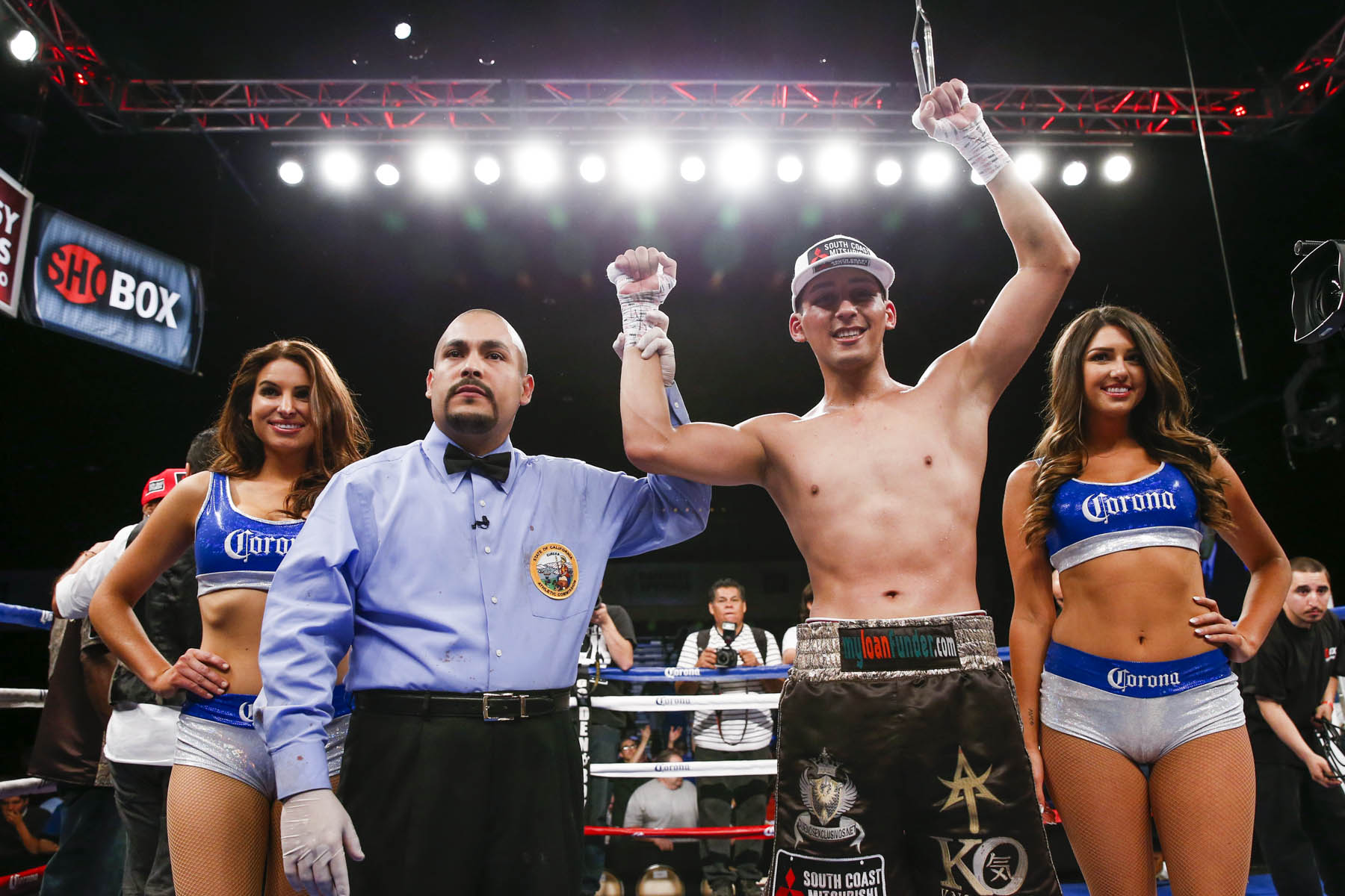 HUGO CENTENO, JR., REMAINS UNDEFEATED WITH CLEAR 10-ROUND DECISION OVER GERARDO IBARRA