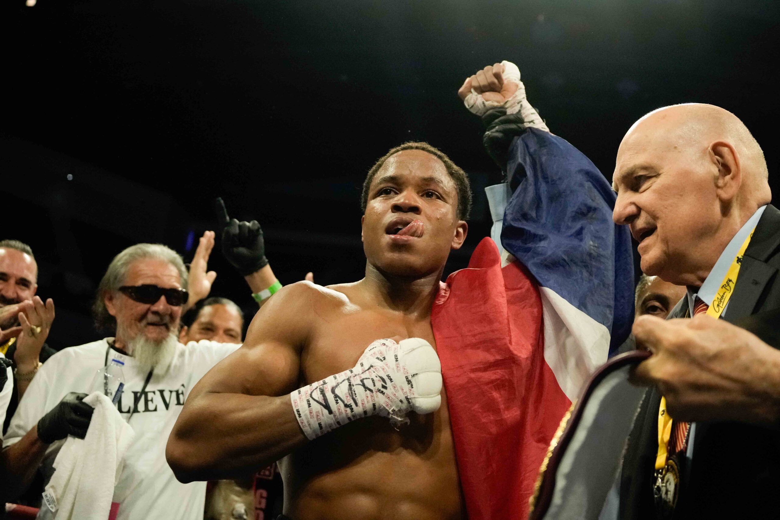 Floyd Schofield Claims First World Title with Unanimous Decision Victory Over Lucas Bahdi in Chicago